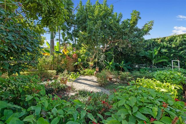 2460 SW 24th St, Miami, FL 33145