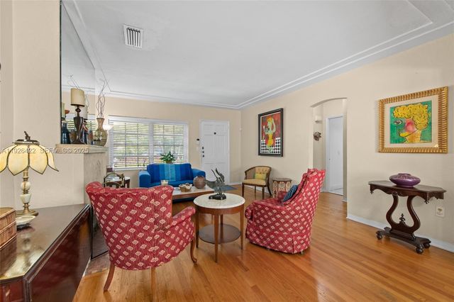 2460 SW 24th St, Miami, FL 33145