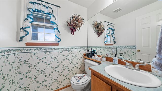 2327 N Rhode Island, Kennewick, WA 99336