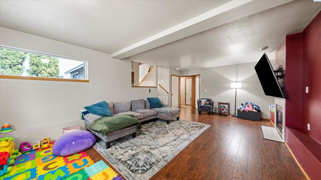 2327 N Rhode Island, Kennewick, WA 99336