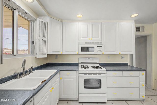 4230 N 16TH Avenue, Phoenix, AZ 85015