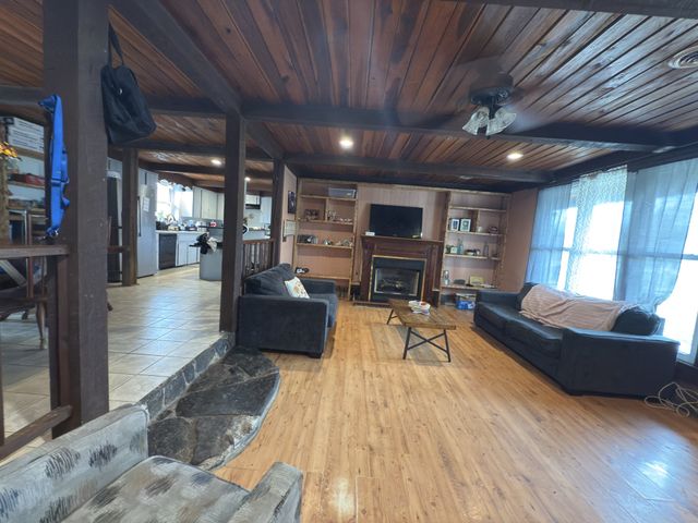 496 Rockhouse Rd, Hohenwald, TN 38462