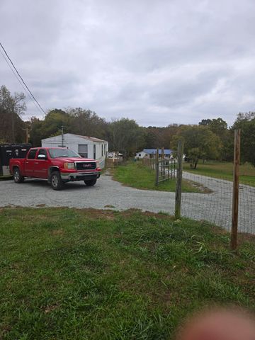 496 Rockhouse Rd, Hohenwald, TN 38462