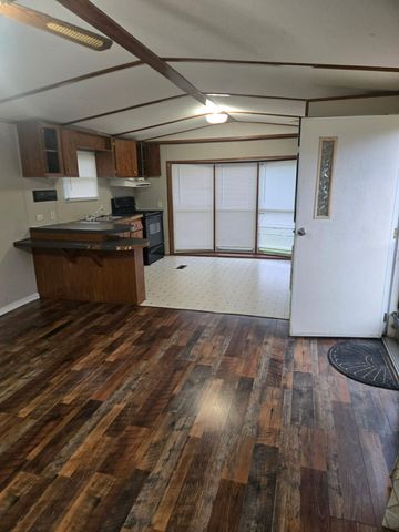 496 Rockhouse Rd, Hohenwald, TN 38462