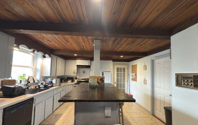 496 Rockhouse Rd, Hohenwald, TN 38462