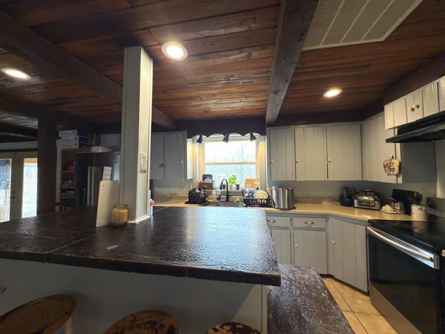 496 Rockhouse Rd, Hohenwald, TN 38462