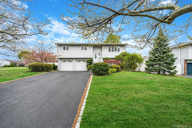 6 Oatley Place, Commack, NY 11725