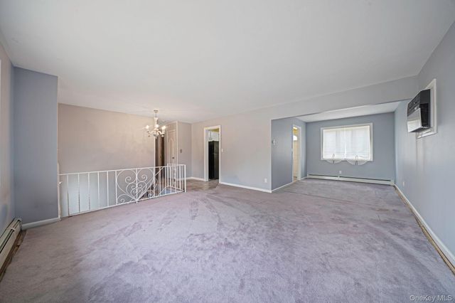 6 Oatley Place, Commack, NY 11725