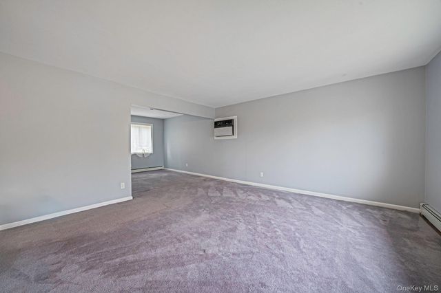 6 Oatley Place, Commack, NY 11725