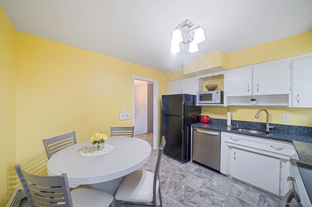 6 Oatley Place, Commack, NY 11725