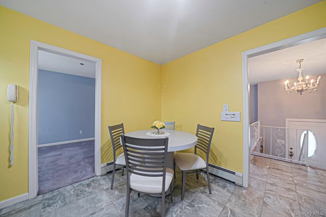6 Oatley Place, Commack, NY 11725
