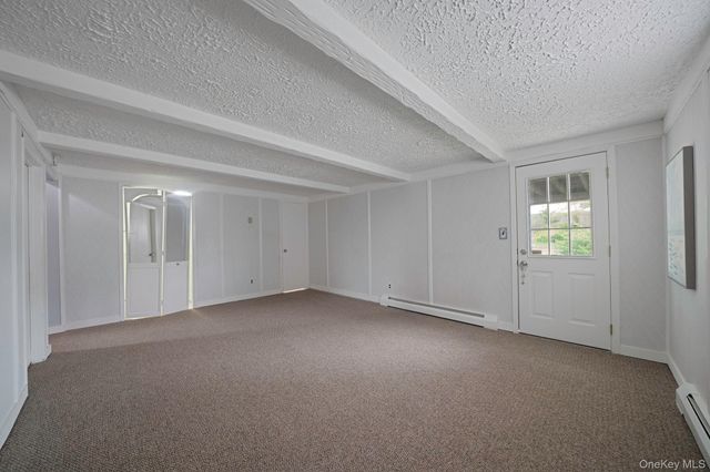 6 Oatley Place, Commack, NY 11725