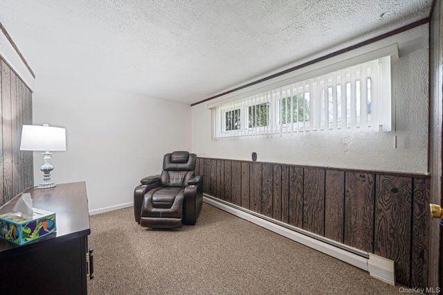 6 Oatley Place, Commack, NY 11725