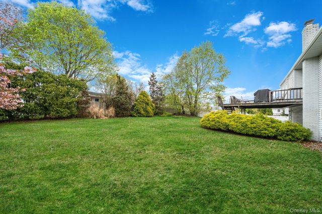 6 Oatley Place, Commack, NY 11725