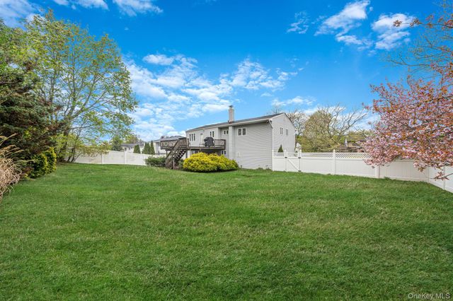6 Oatley Place, Commack, NY 11725