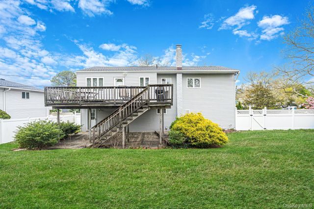 6 Oatley Place, Commack, NY 11725