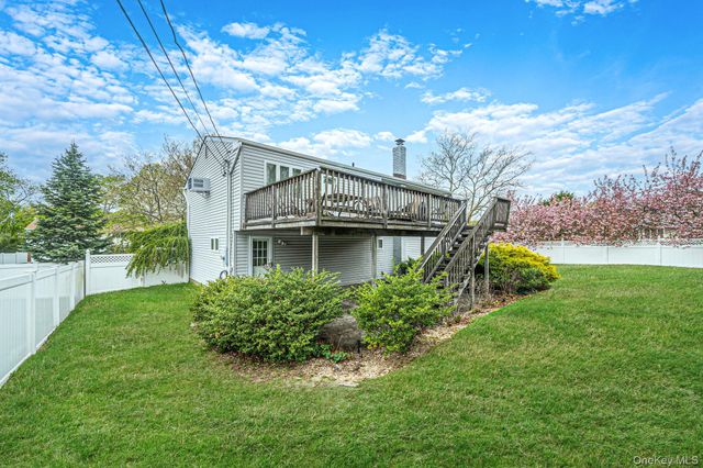 6 Oatley Place, Commack, NY 11725