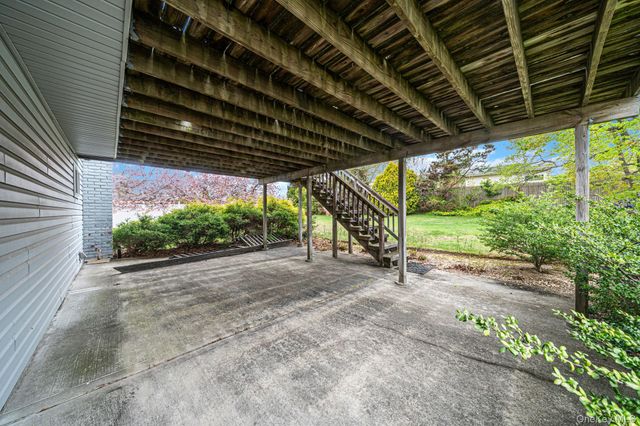 6 Oatley Place, Commack, NY 11725
