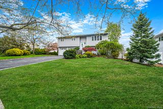 6 Oatley Place, Commack, NY 11725