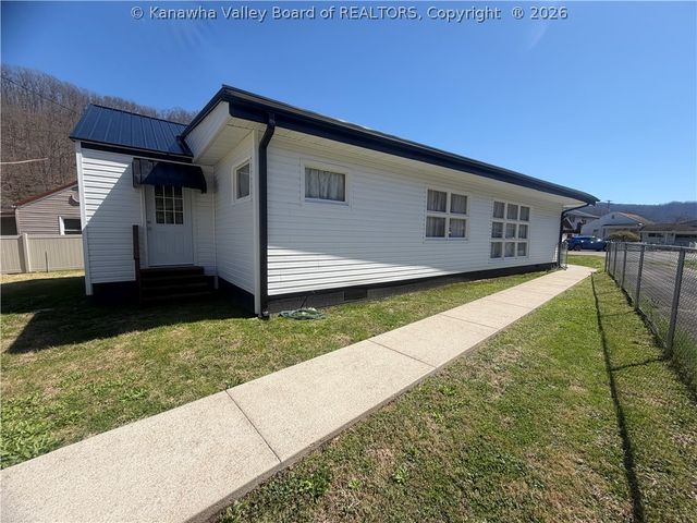 26 Justice Addition Court, Logan, WV 25601