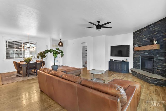 6127 E Path Dr, Nampa, ID 83687