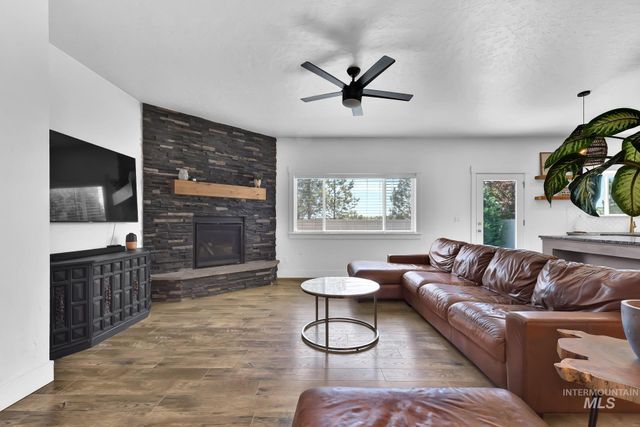 6127 E Path Dr, Nampa, ID 83687