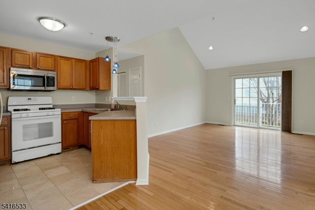 22 Mountainside Dr 22, Pompton Lakes Boro, NJ 07442