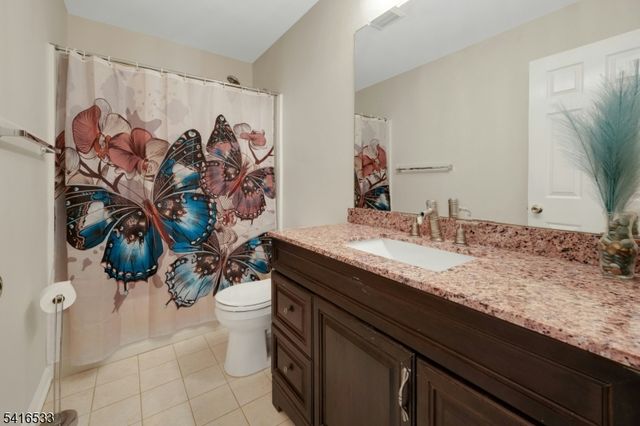 22 Mountainside Dr 22, Pompton Lakes Boro, NJ 07442