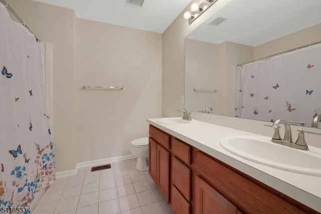 22 Mountainside Dr 22, Pompton Lakes Boro, NJ 07442