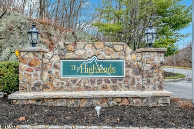 22 Mountainside Dr 22, Pompton Lakes Boro, NJ 07442