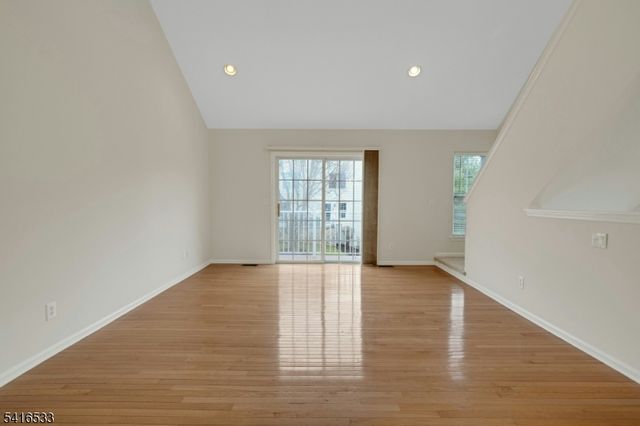 22 Mountainside Dr 22, Pompton Lakes Boro, NJ 07442