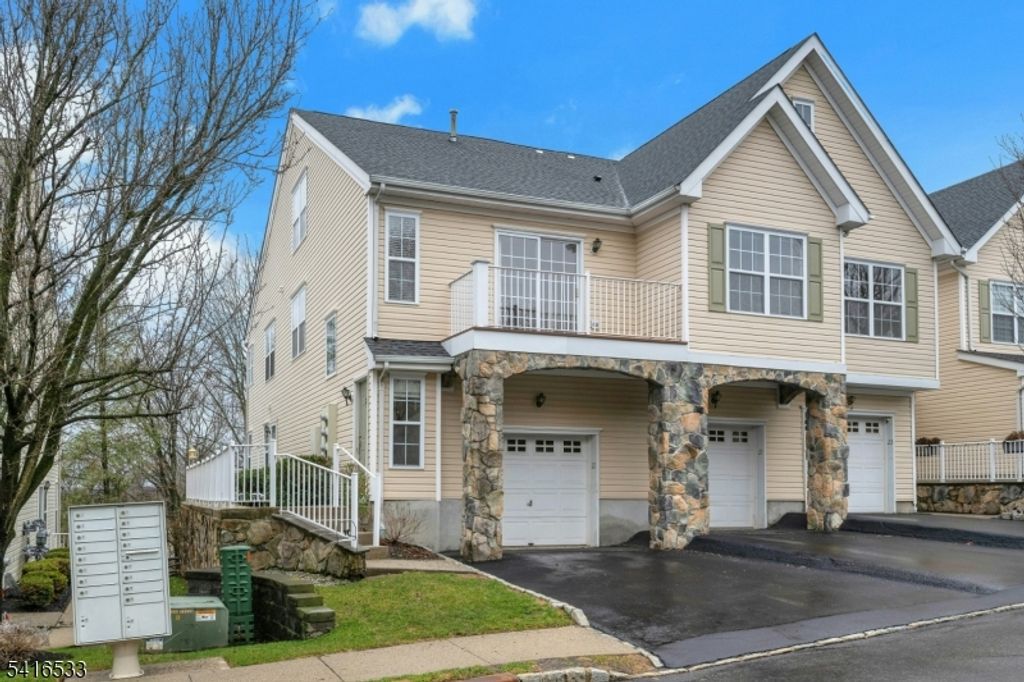 22 Mountainside Dr 22, Pompton Lakes Boro, NJ 07442