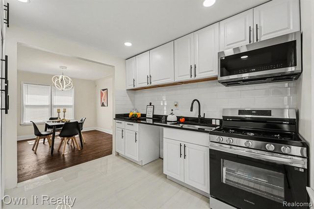 18429 Strathmoor Street, Detroit, MI 48235