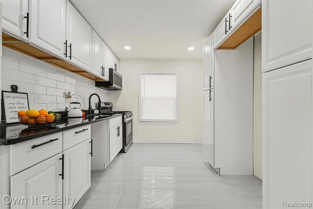 18429 Strathmoor Street, Detroit, MI 48235