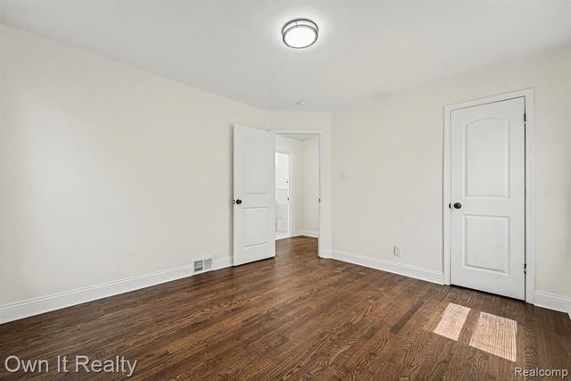 18429 Strathmoor Street, Detroit, MI 48235