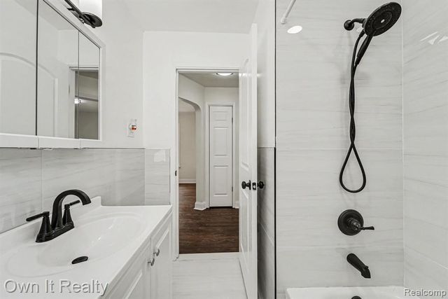 18429 Strathmoor Street, Detroit, MI 48235