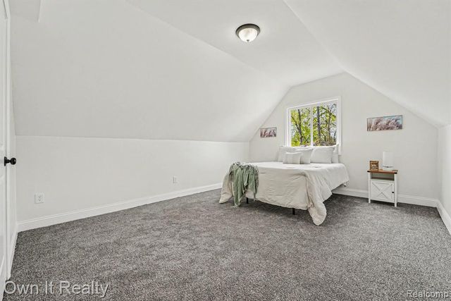 18429 Strathmoor Street, Detroit, MI 48235