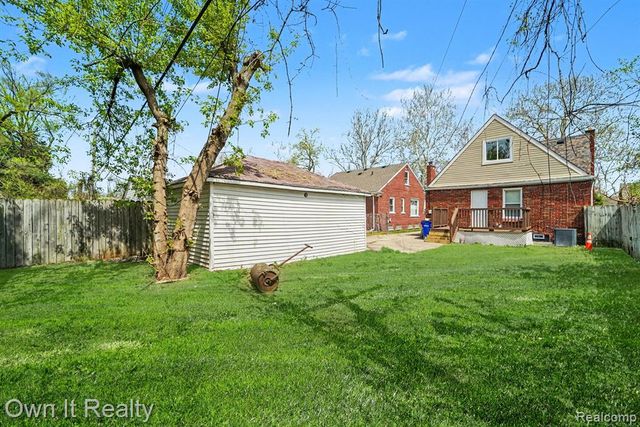 18429 Strathmoor Street, Detroit, MI 48235