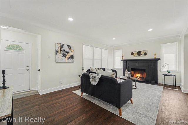 18429 Strathmoor Street, Detroit, MI 48235