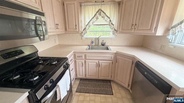 103 6th Street, Wood Ridge, NJ 07075