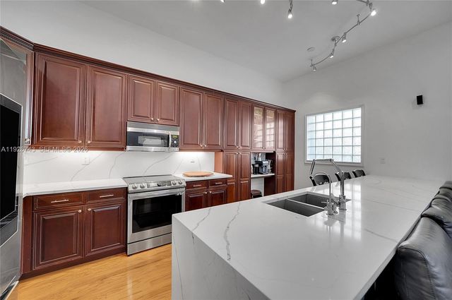 1135 Satinleaf Street, Hollywood, FL 33019