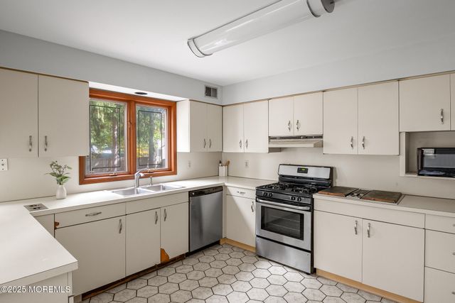 44 Shady Nook Drive, Toms River, NJ 08755