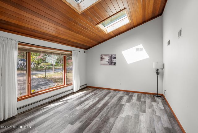 44 Shady Nook Drive, Toms River, NJ 08755