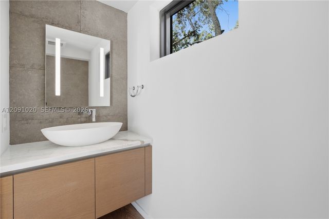 2803 Crystal Ct, Miami, FL 33133