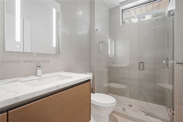 2803 Crystal Ct, Miami, FL 33133