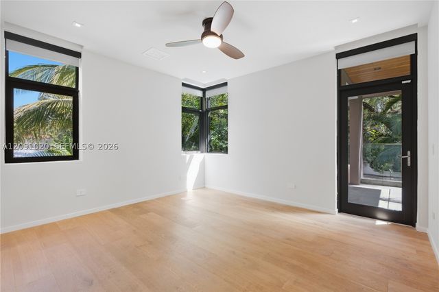 2803 Crystal Ct, Miami, FL 33133