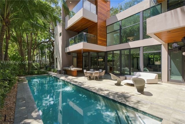 2803 Crystal Ct, Miami, FL 33133