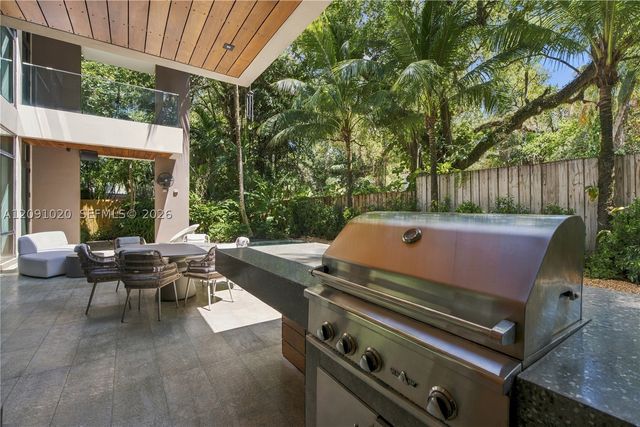 2803 Crystal Ct, Miami, FL 33133