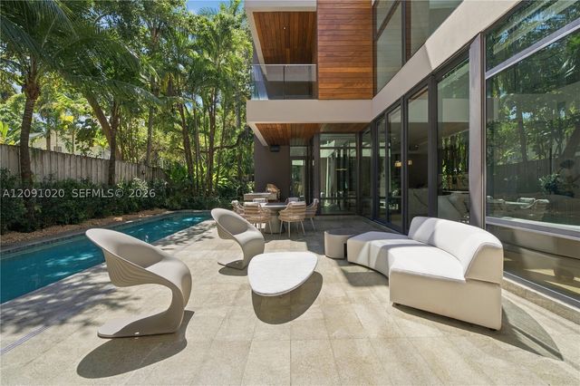 2803 Crystal Ct, Miami, FL 33133