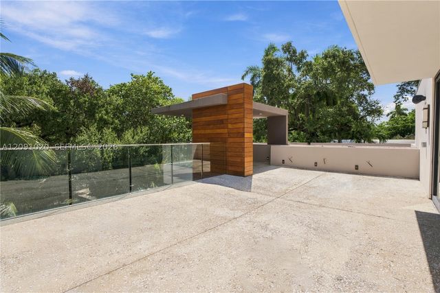 2803 Crystal Ct, Miami, FL 33133